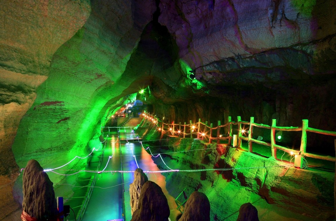 五彩的溶洞,沂水天然地下溶洞画廊