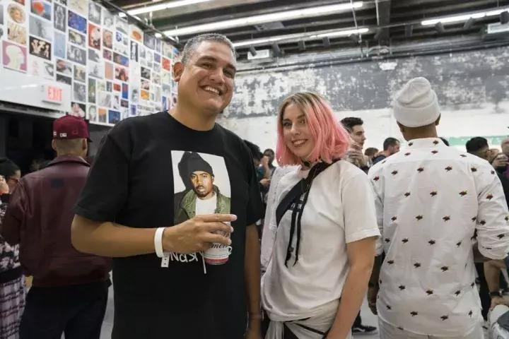 一件t恤才400,supreme经典款t恤