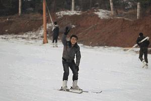 中国都要承办2022冬奥会了，你还在问滑雪危不危险？