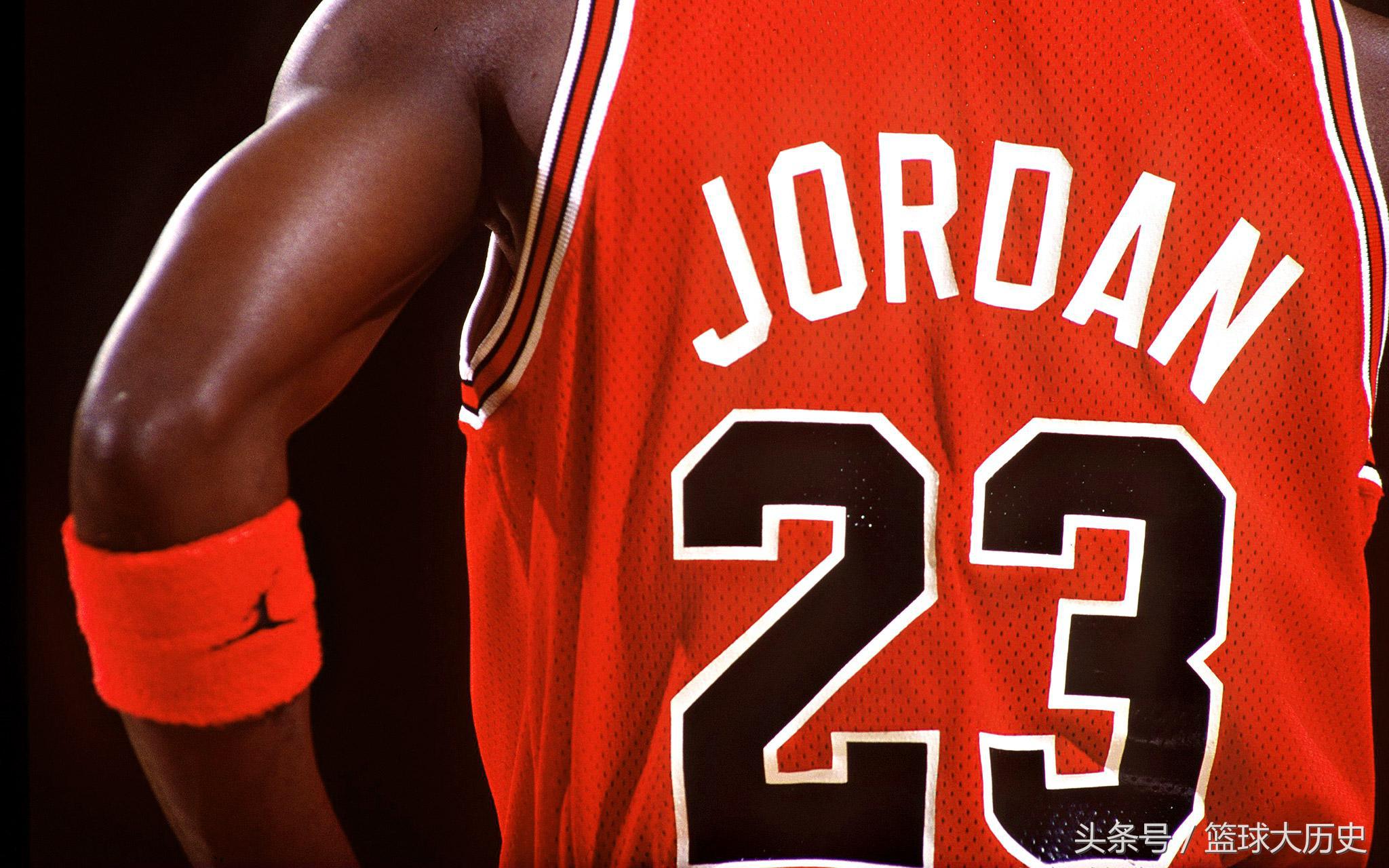 乔丹第一次复出球衣号码,乔丹穿12号球衣砍下49分