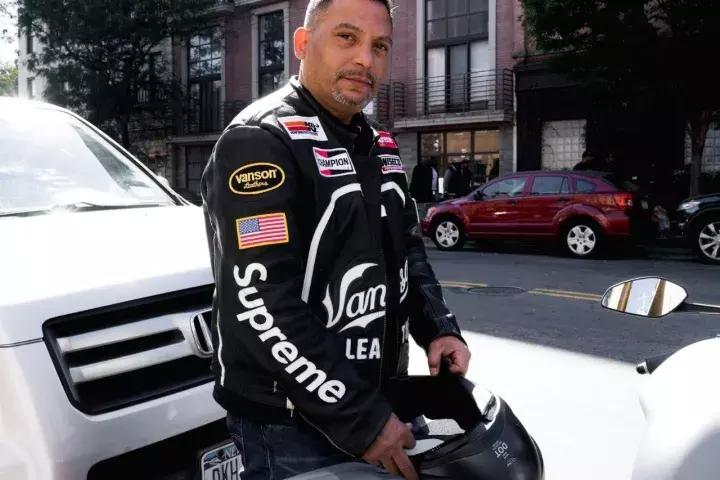 一件t恤才400,supreme经典款t恤