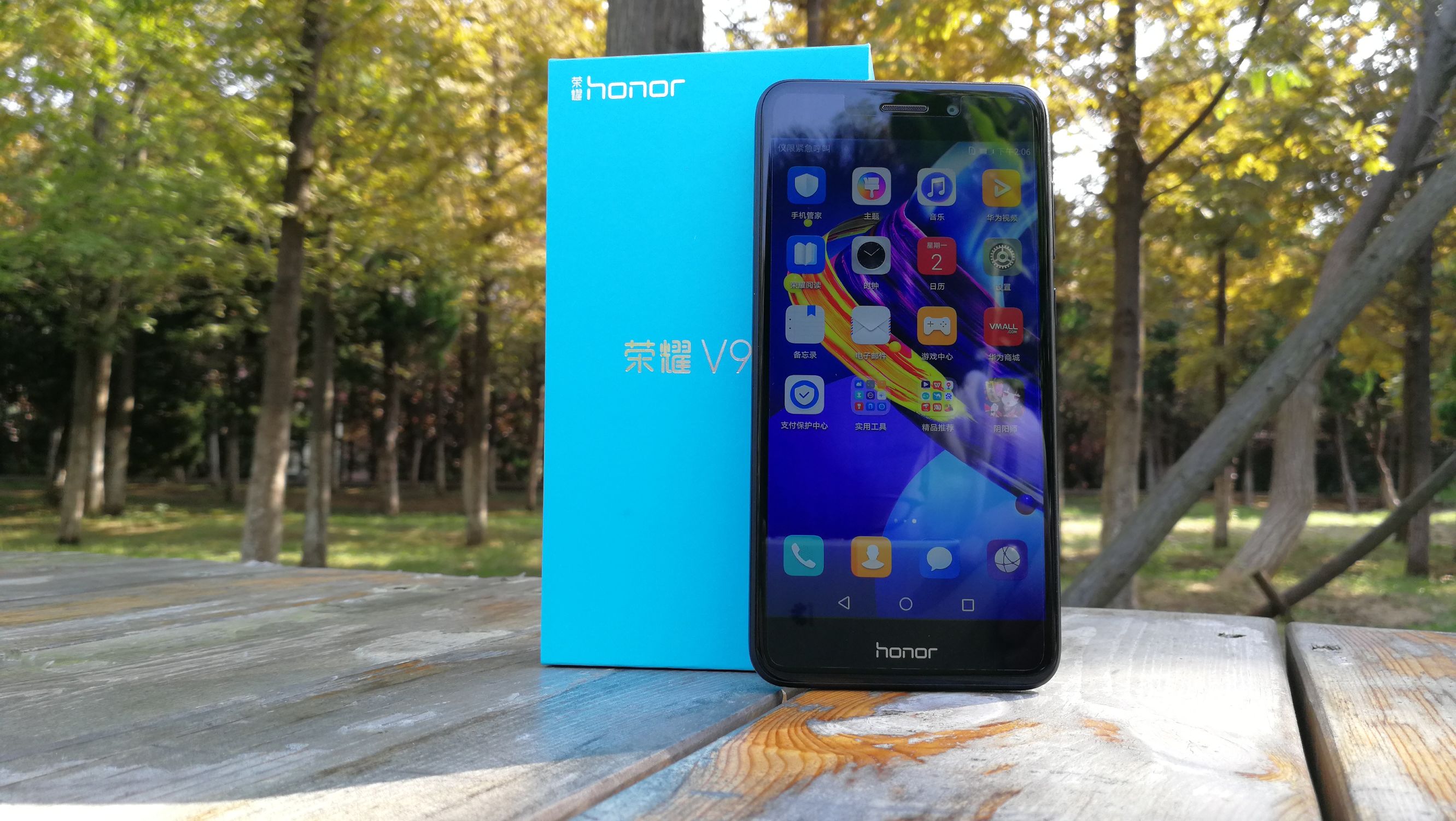 荣耀v9play评测,北欧极简风格设计要点