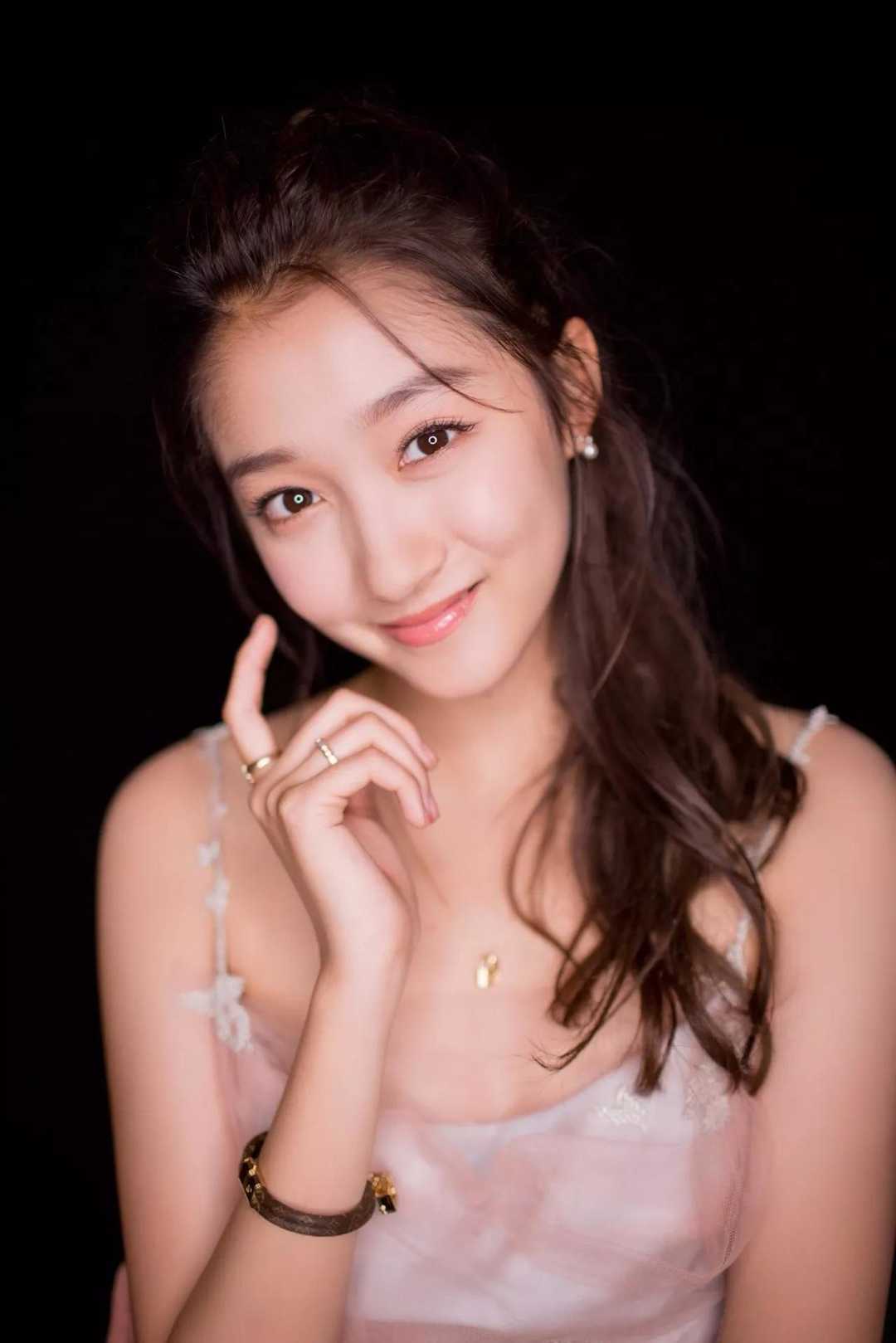 你们是因为什么喜欢鹿晗,你是从什么开始喜欢鹿晗的