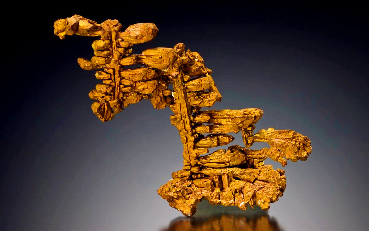 奇妙的矿物世界自然铜,矿物世界自然铜