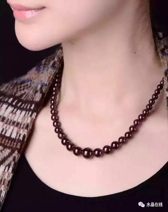 戴天然水晶功效是什么样的,戴纯天然水晶的利弊