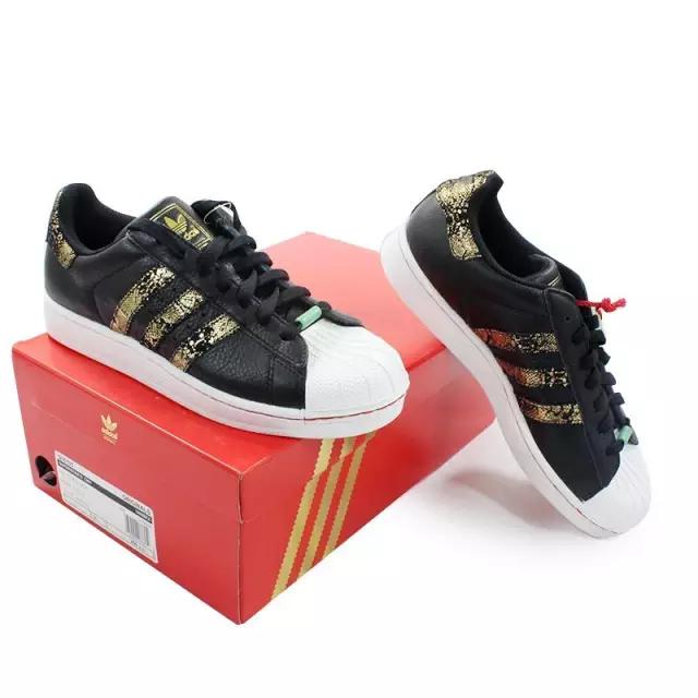 你脚上NMD的“前世今生”都在鞋盒上