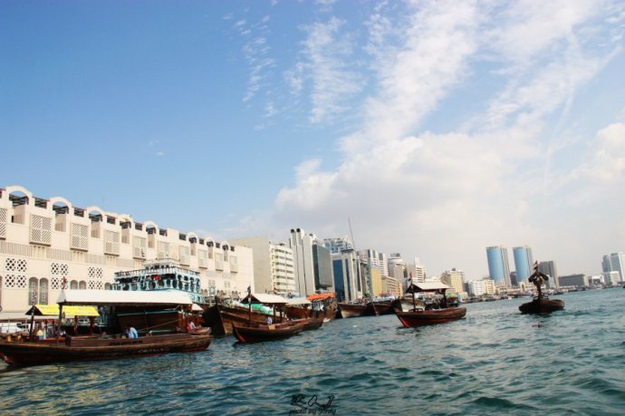 乘着地铁，乐购迪拜