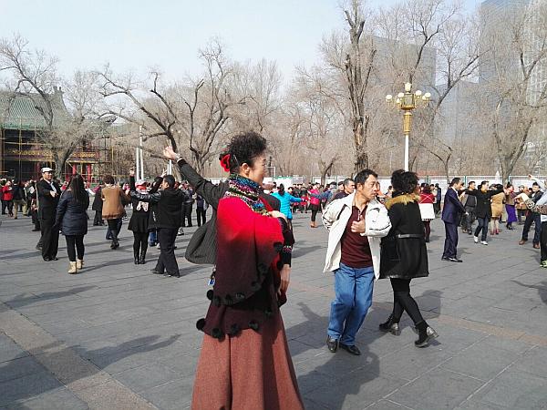 两位60岁老人去旅游,60后老俩口自驾穿越罗布泊无人区