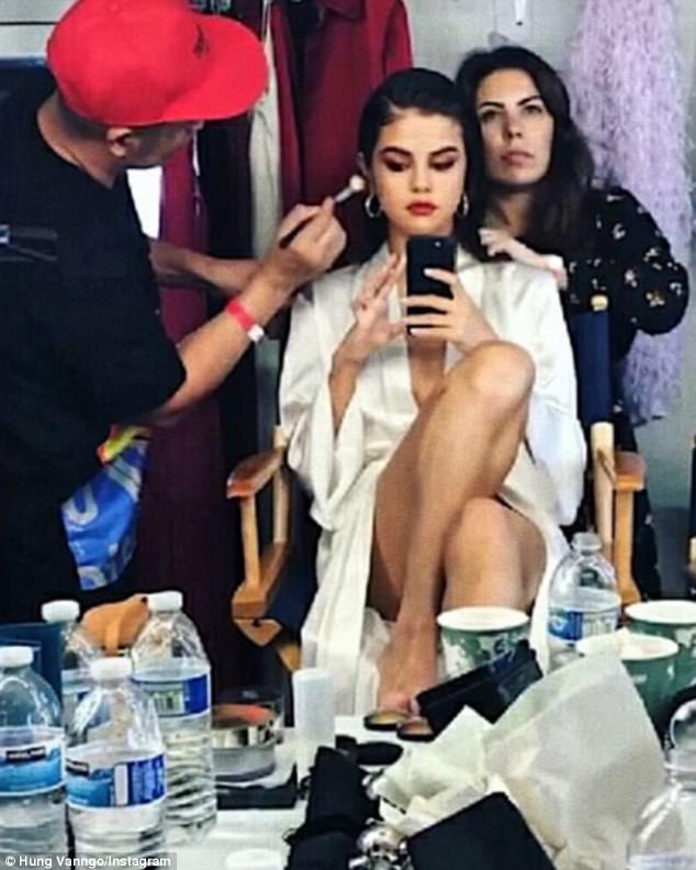 ins女神穿个背心也能谋杀胶卷！最近这双鞋和这个包出镜率很高！