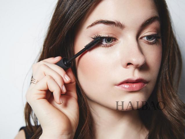 睫毛膏放大双眼效果图,涂浓密睫毛膏方法