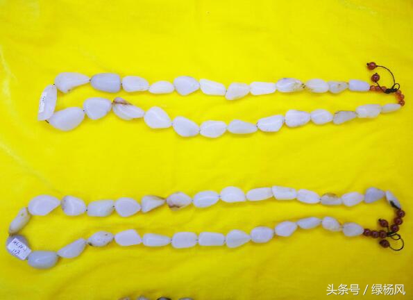 一条项链200块,一条玉石项链