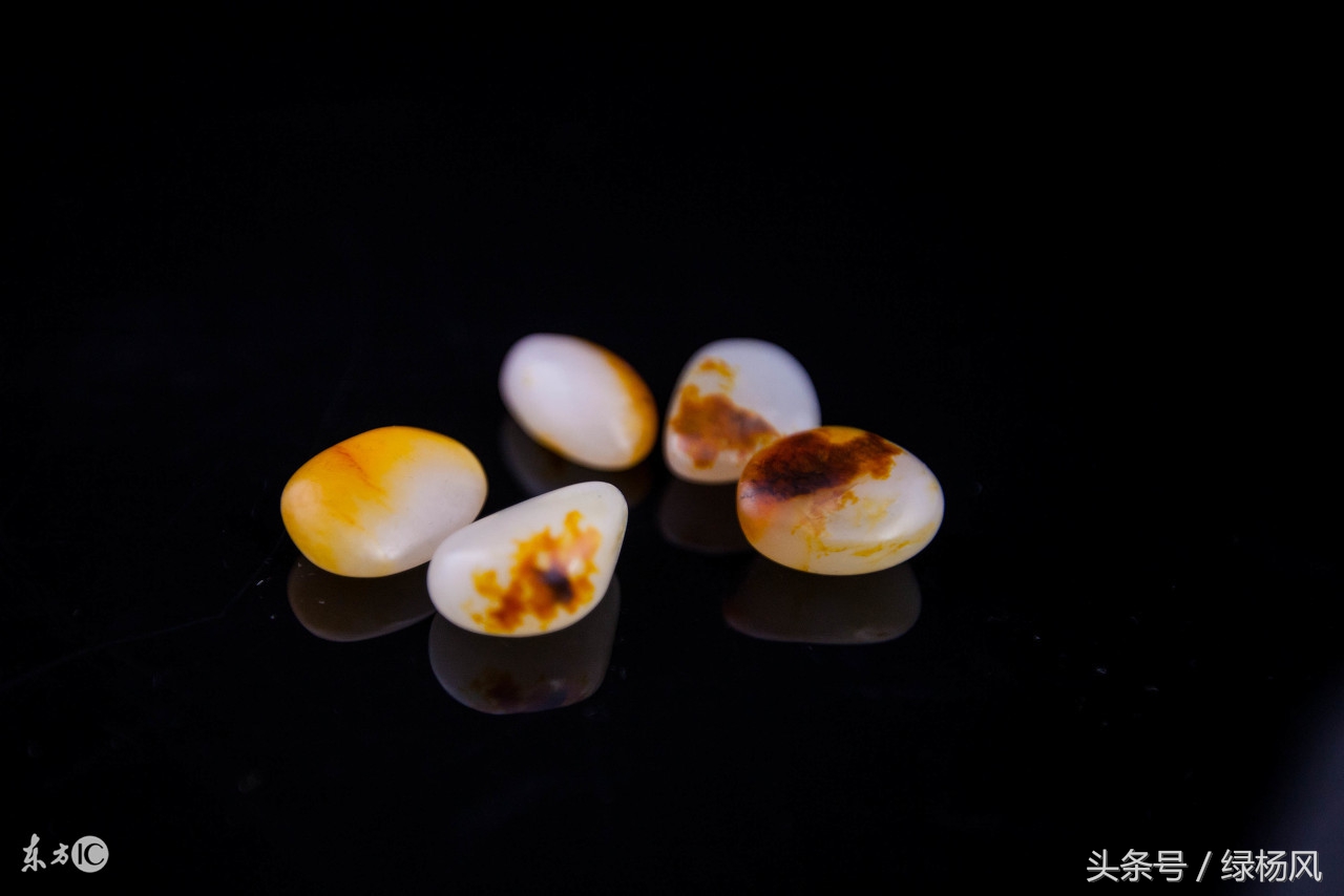 一条项链200块,一条玉石项链