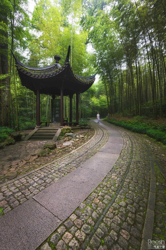 宝马X6,不谈性能如何!自驾遇上大雨还被拍成大片,颜值绝对够!