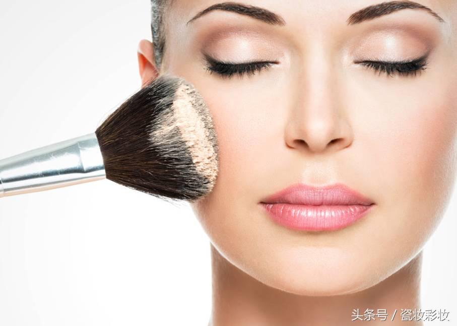 粉饼和散粉和定妆喷雾和蜜粉区别,一秒鉴别
