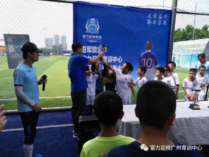 富力青年足球拉练,富力足球学院训练