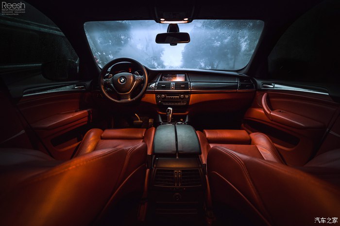 宝马X6，不谈性能如何！自驾遇上大雨还被拍成大片，颜值绝对够！