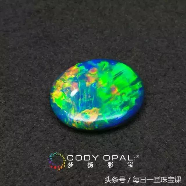 怎样挑选黑欧泊和白欧泊,如何挑选欧泊