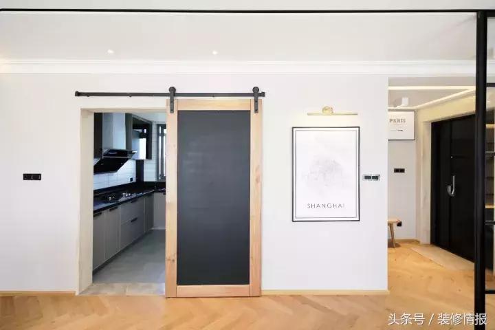 她家竟然有两个衣帽间、两个厨房！