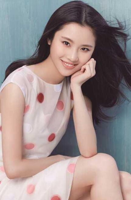 张慧雯靠谋女郎出道却高开低走,张慧雯看起来很年轻