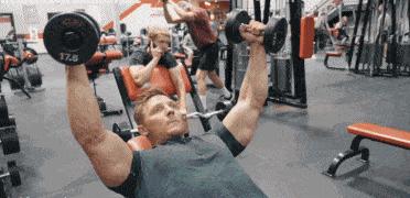 一组最全面的胸肌哑铃训练：8个动作全面强化胸肌各个部位肌群