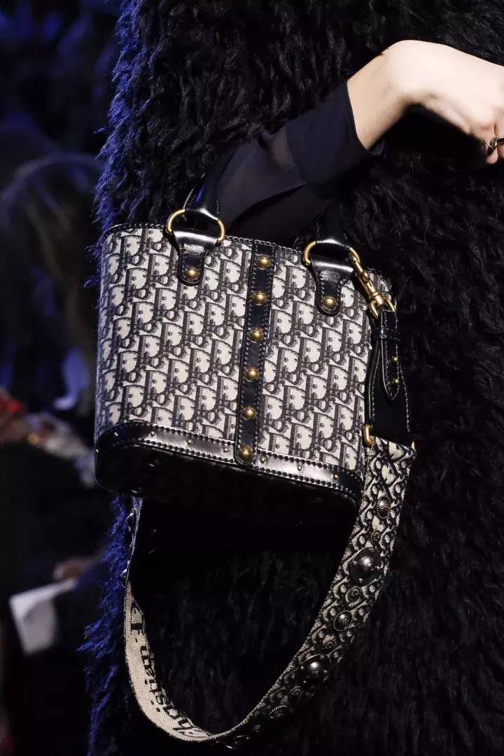 提到老花就只能想起LV？这些被你遗忘的品牌很不甘心！