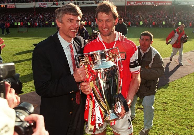 足球里的队长是怎么选的,足球场场上的队长有什么用