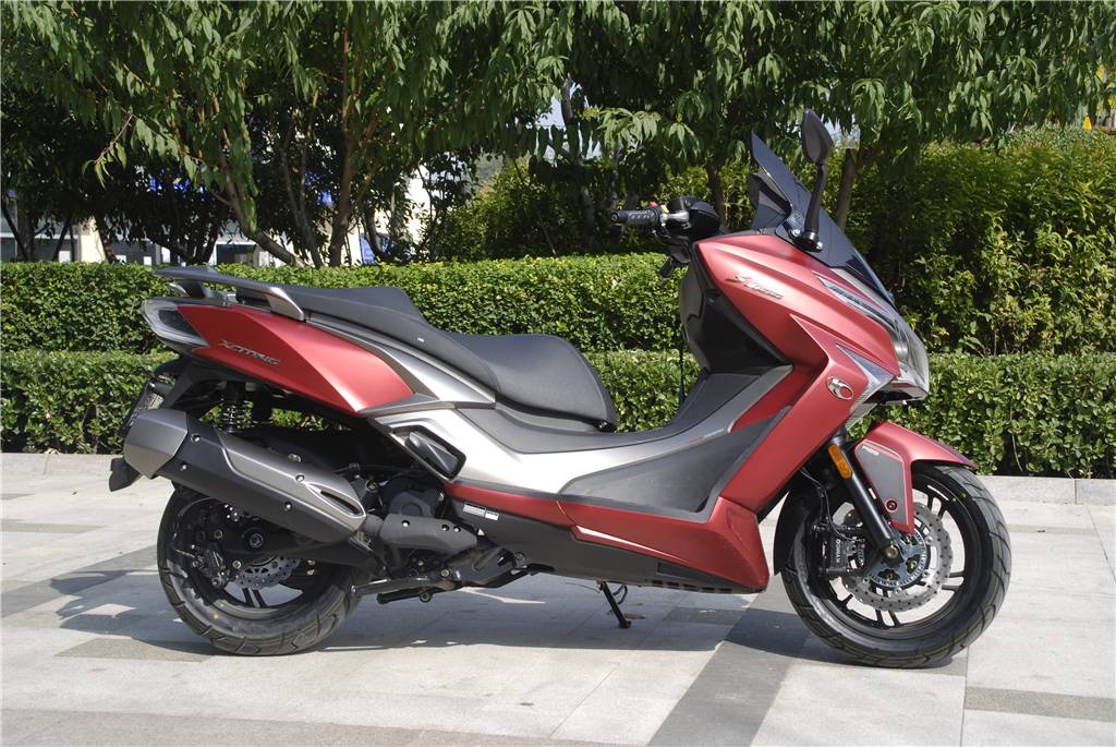 光阳400赛艇纪念版和普通版区别,光阳赛艇400对比宝马c400x