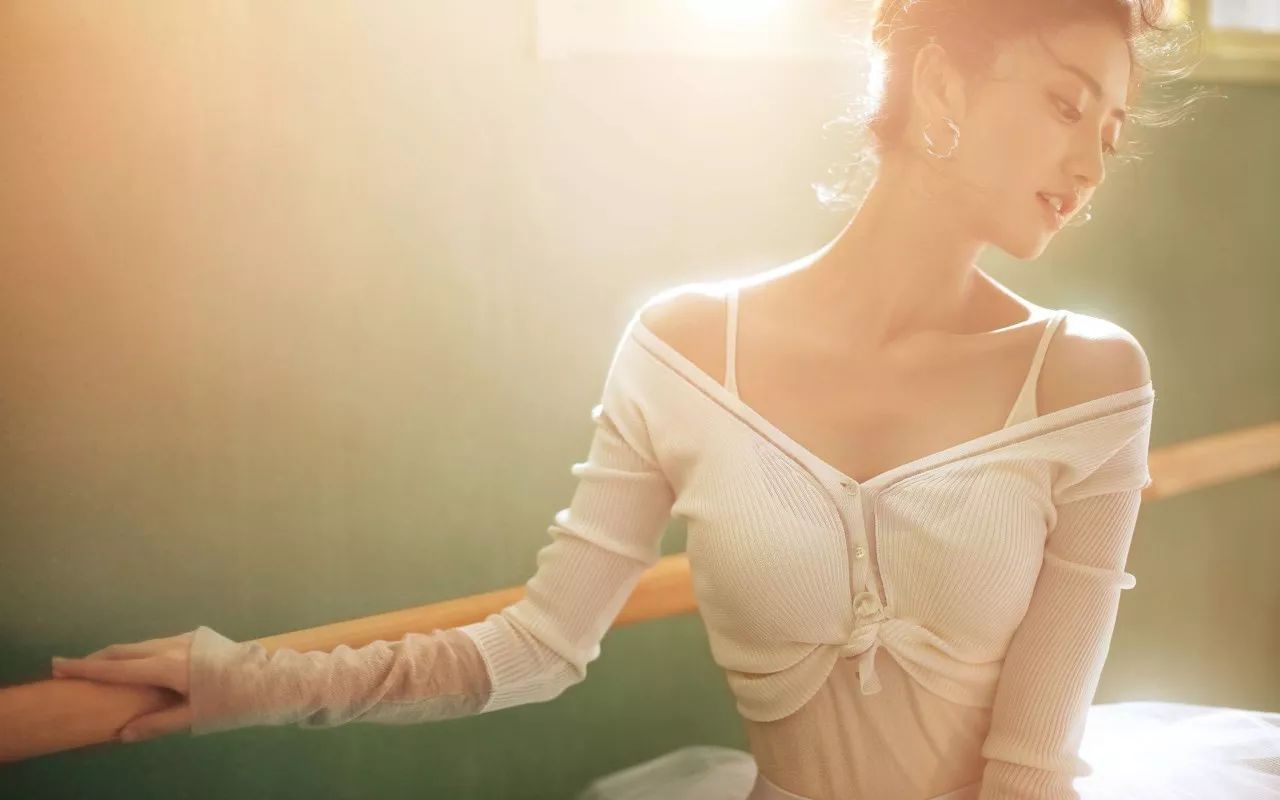 她和成龙、张涵予、刘德华飙戏,只因背后有王思聪也惹不起的人?