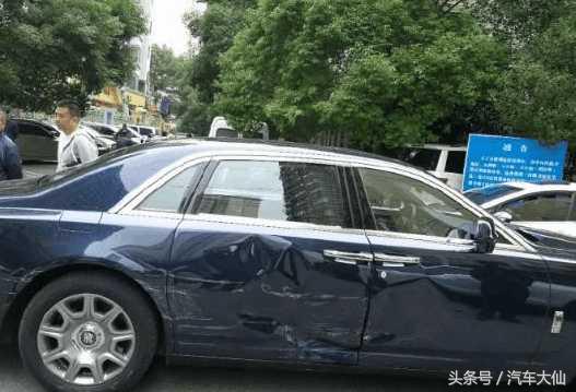出租车撞劳斯莱斯赔50万,出租车撞劳斯莱斯赔得起吗