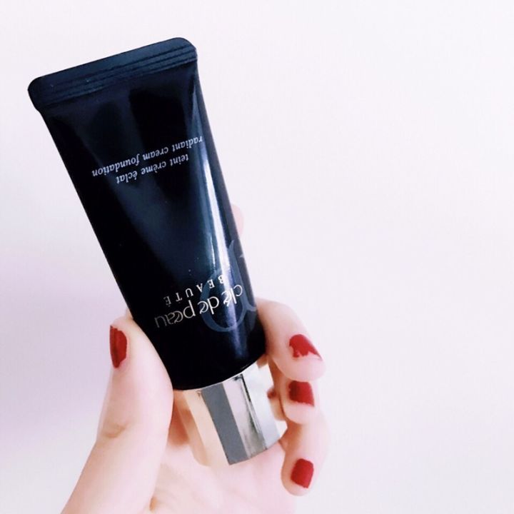 对方拒绝看你脱妆掉粉，并向你扔了7款换季保湿粉底液！