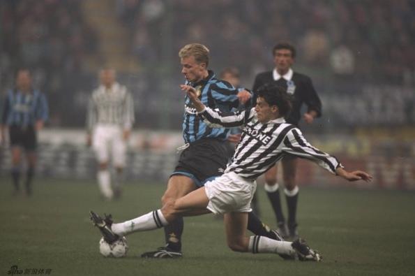 艺术足球代表人物,足坛十大古典艺术家