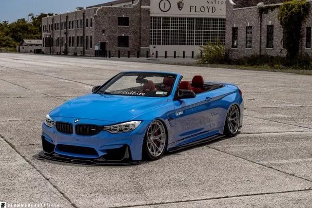 改装的宝马m4直接趴在地上了,普通的宝马m4可以开敞篷