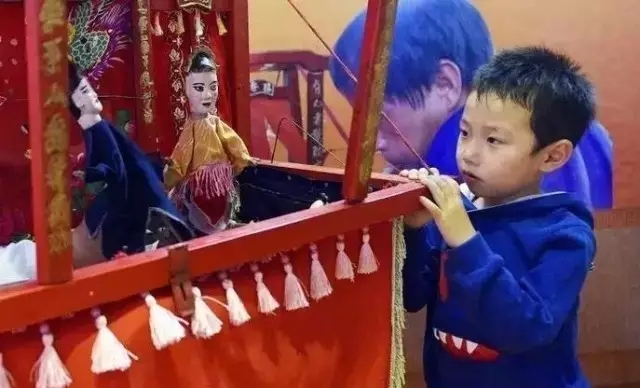 有一种戏叫做“蚊帐戏”，有一个人看得直入迷