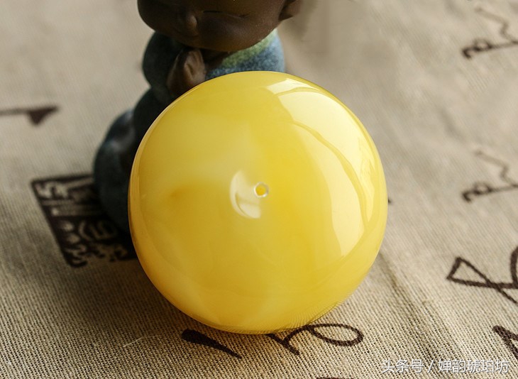 冬天适合佩戴琥珀蜜蜡,戴琥珀蜜蜡有什么好处