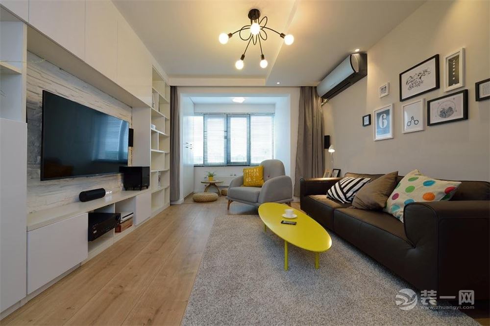 黄配紫什么效果?南京天润城五彩之家实景,北欧风硬装12万铺垫