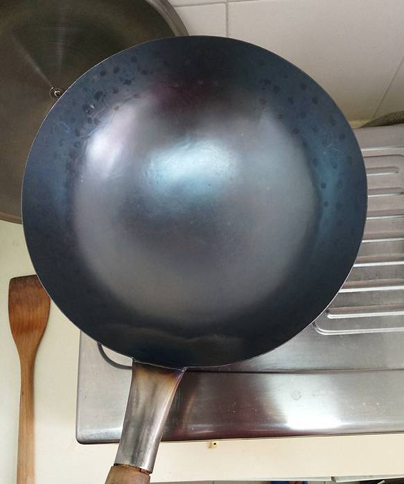 炒菜旧铁锅开锅方法,不粘锅的正确开锅方法家用铁锅