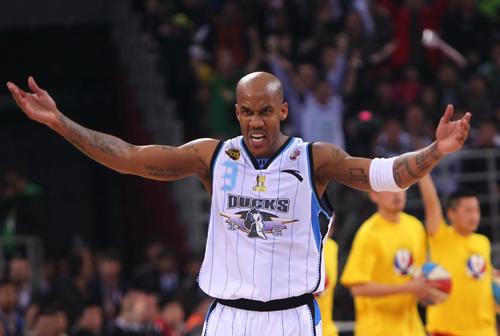 马布里汶川捐款,马布里在北京首钢