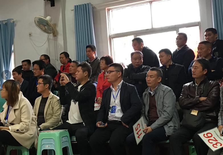 湖北一*猪种**拍出6.8万元——第十七届中国武汉*猪种**拍卖会硕果满枝