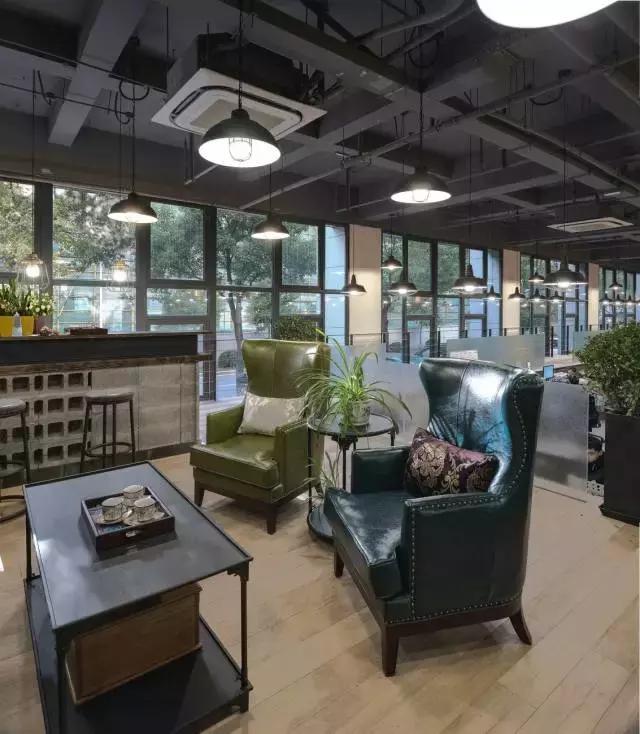 搭建二层公寓loft隔层,极简办公室loft设计方案