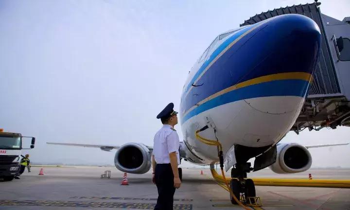 坐飞机害怕三招帮你战胜恐飞症,飞机颠簸跟机长的技术有关系么