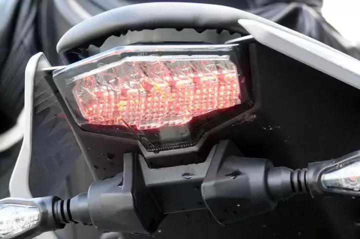 7.21秒国产加速最强250诞生：春风250NK，顺便把一些300cc也秒了