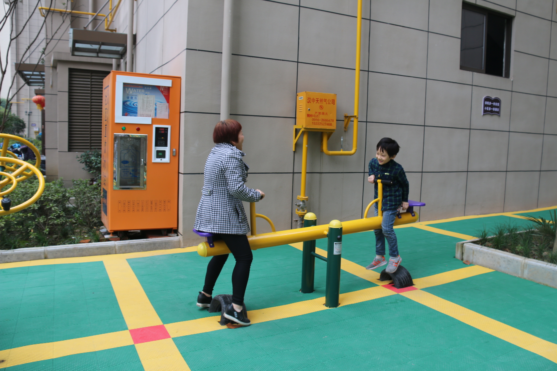 周末漫游汉中堂宏广场轻松而静谧