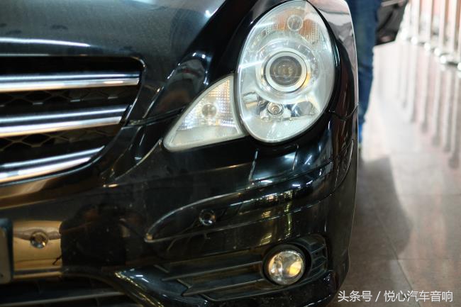 奔驰R300改灯后，车主赞口不绝！果然只有专业操作才能达到极致！