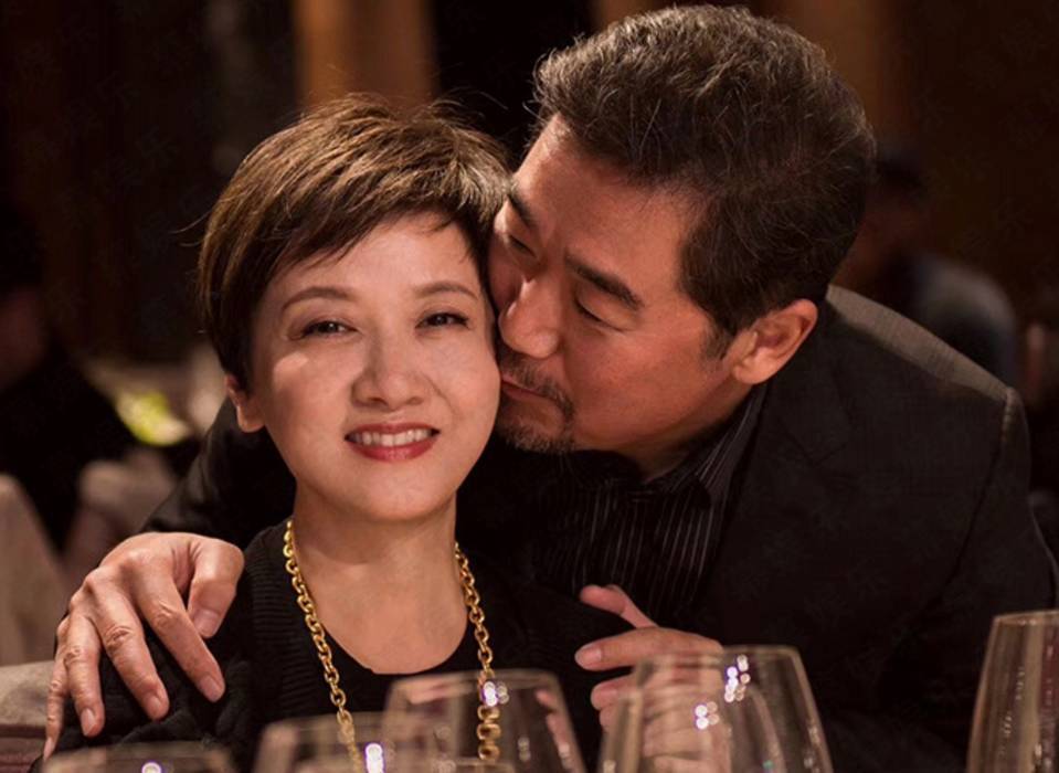 张国立给邓婕62岁生日一封信,邓婕60岁收到张国立情书