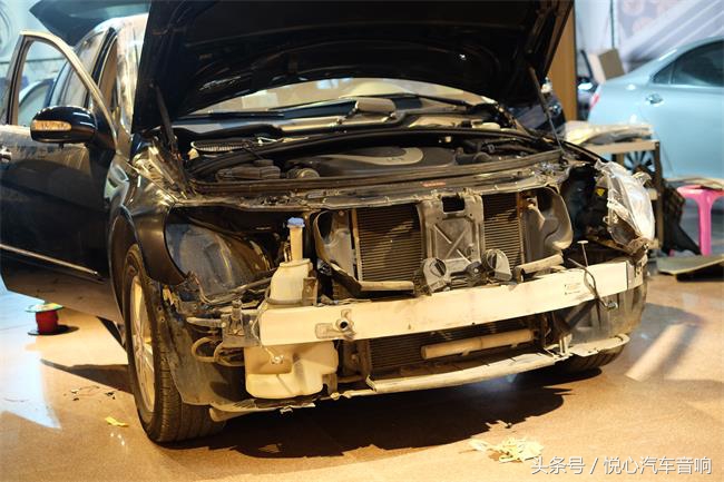 奔驰R300改灯后，车主赞口不绝！果然只有专业操作才能达到极致！