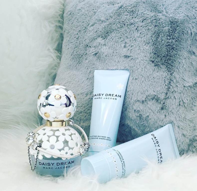 闻marcjacobs识少女，带你闻见情窦初开的甜美