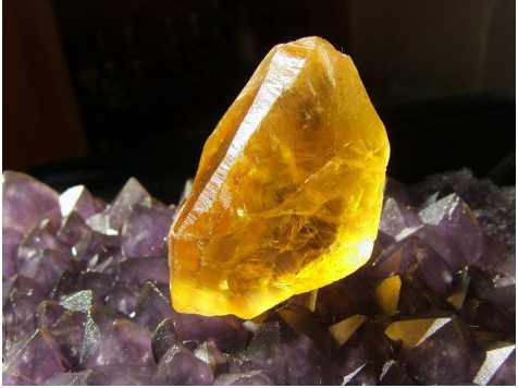 NiNiMoM珠宝小讲堂（4）-黄宝石跟黄钻到底是一样的吗？