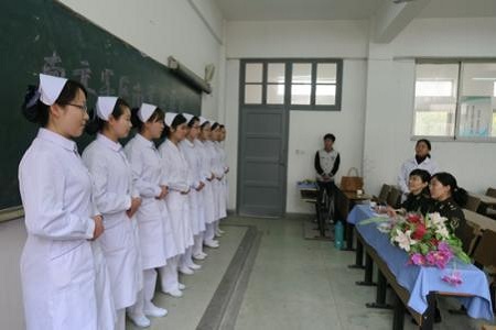 临床医生医院面试问题大全及答案,医学生面试1-2分钟自我介绍