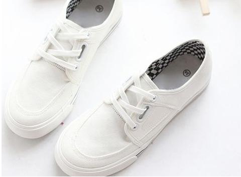 已经渗入白鞋的污渍怎么去除,小白鞋上黑污垢难清理