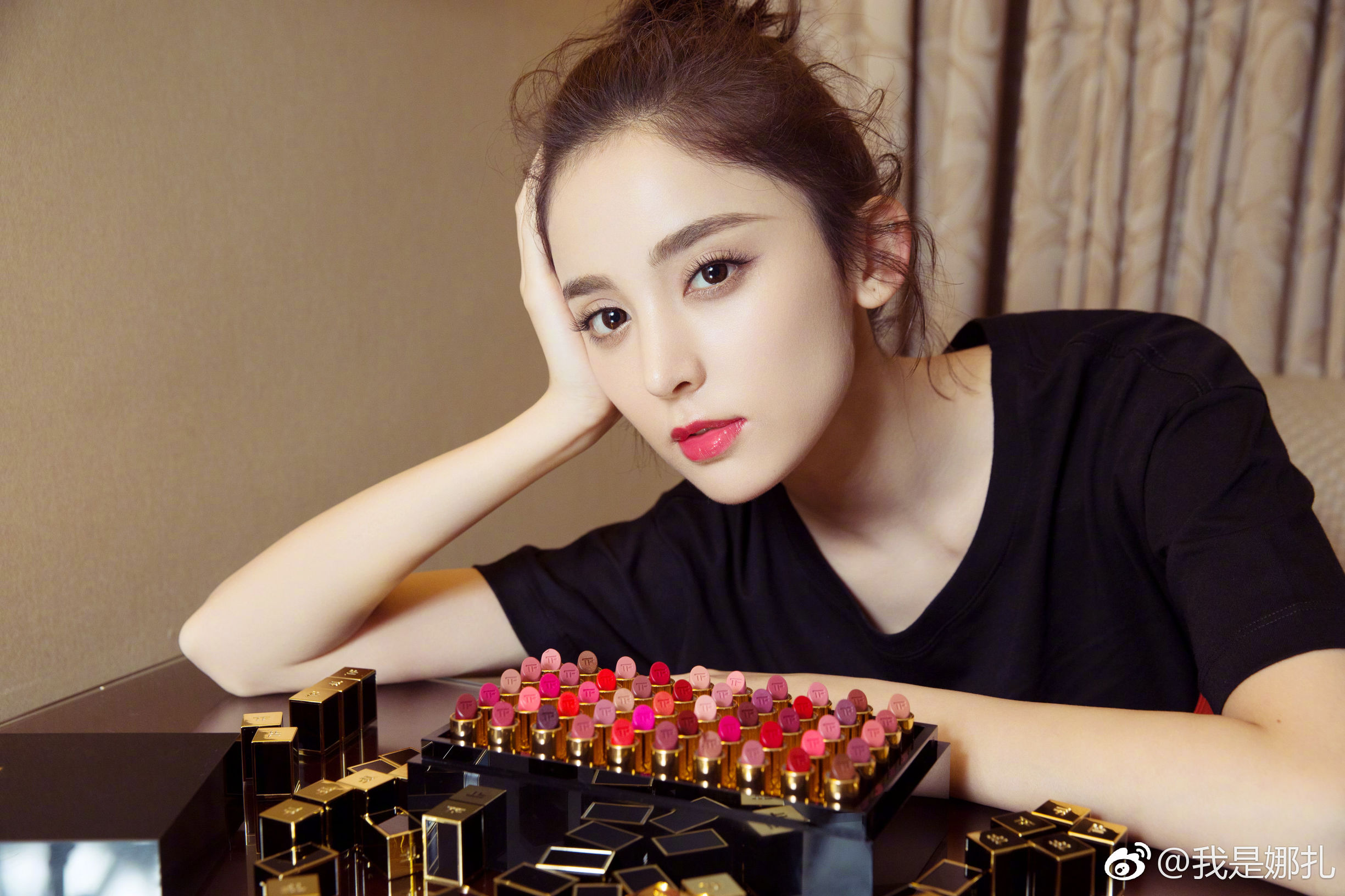 明星们都喜欢香奈儿,为什么明星卖的tf口红便宜